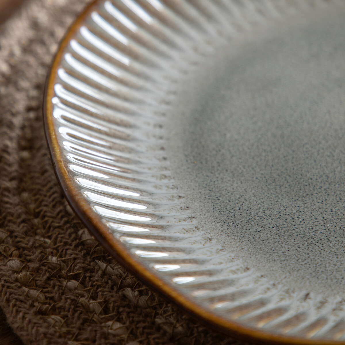 Set of 4 Harville Ridged Dinner Plates in Stone brown , ÉDITÉ