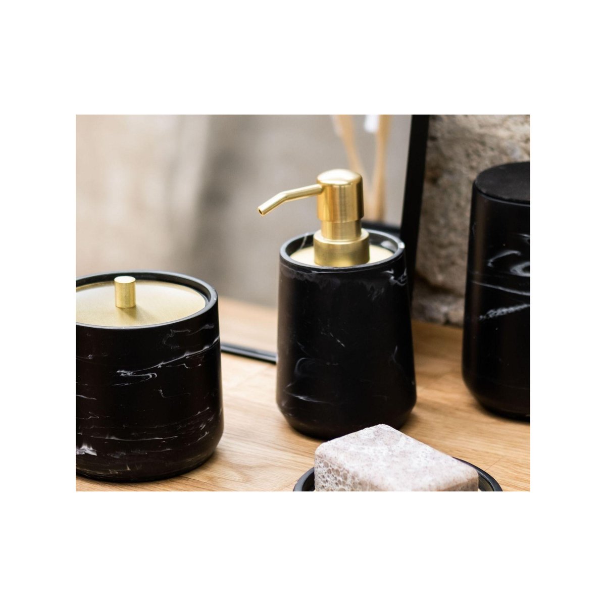Distributeur de Savon en Polyrésine Noire Effet Marbre et Métal Doré noir, WADIGA