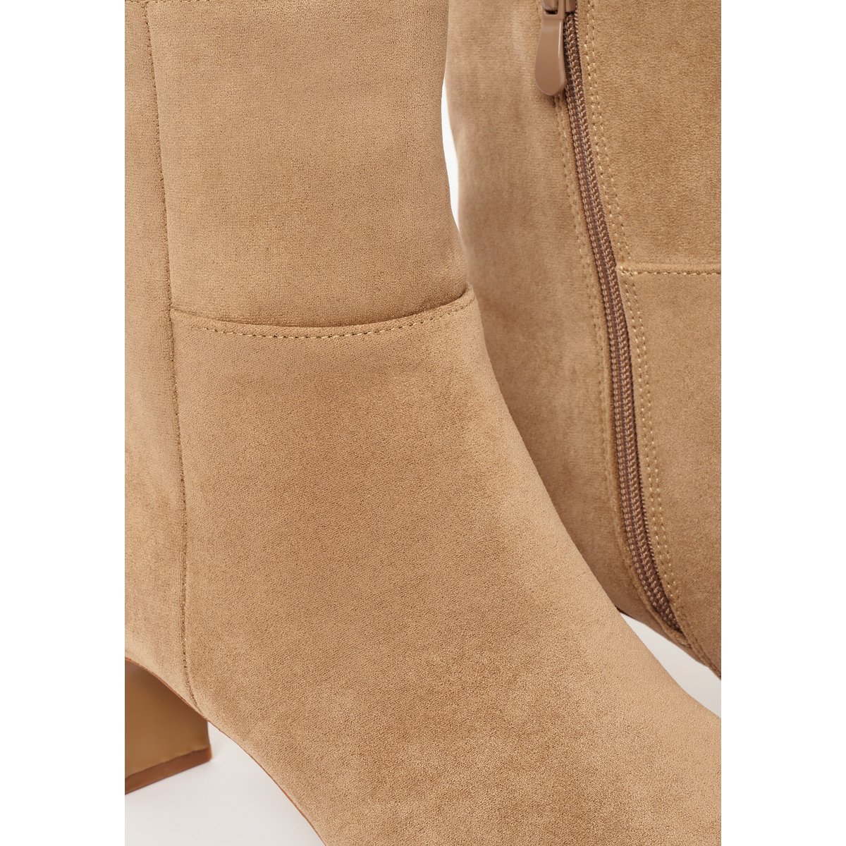 Bottines en suédine à talon taupe, LOLALIZA