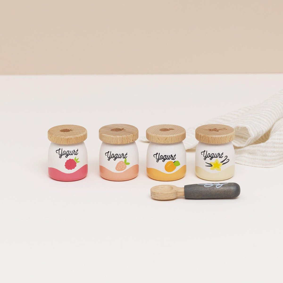 Pack de 4 yaourts blanc, orange, jaune, LE TOY VAN