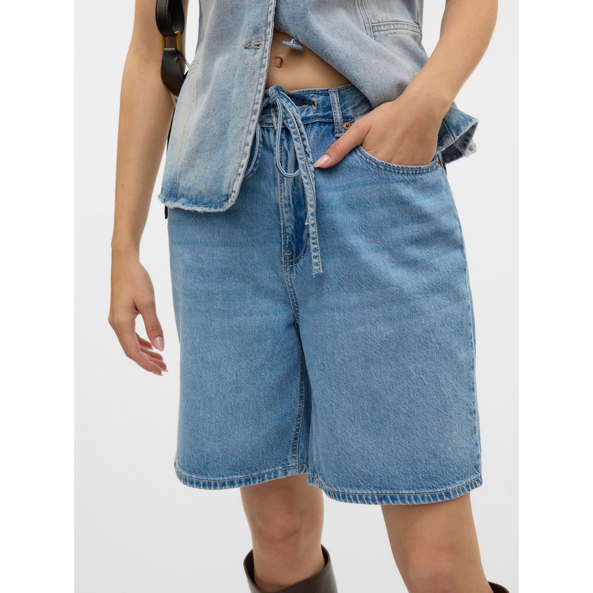 Short En Denim light blue denim, VERO MODA