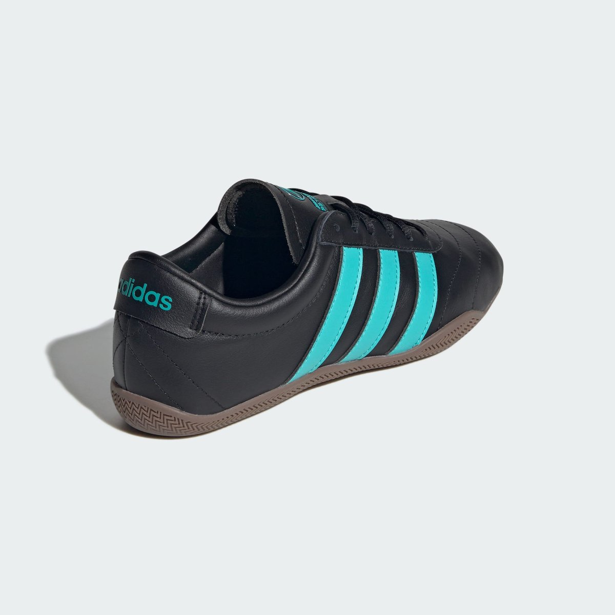 Chaussure Grand Court Lo Mercedes Amg Petronas F1 Team core black / semi mint rush / gum, adidas Performance