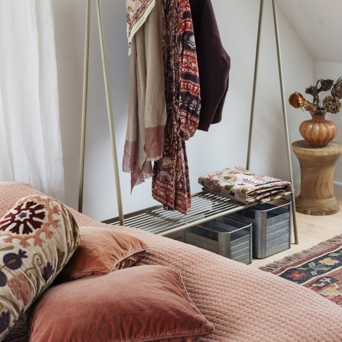 Jeté de lit velours broderie florale suzani beige, MADAM STOLTZ