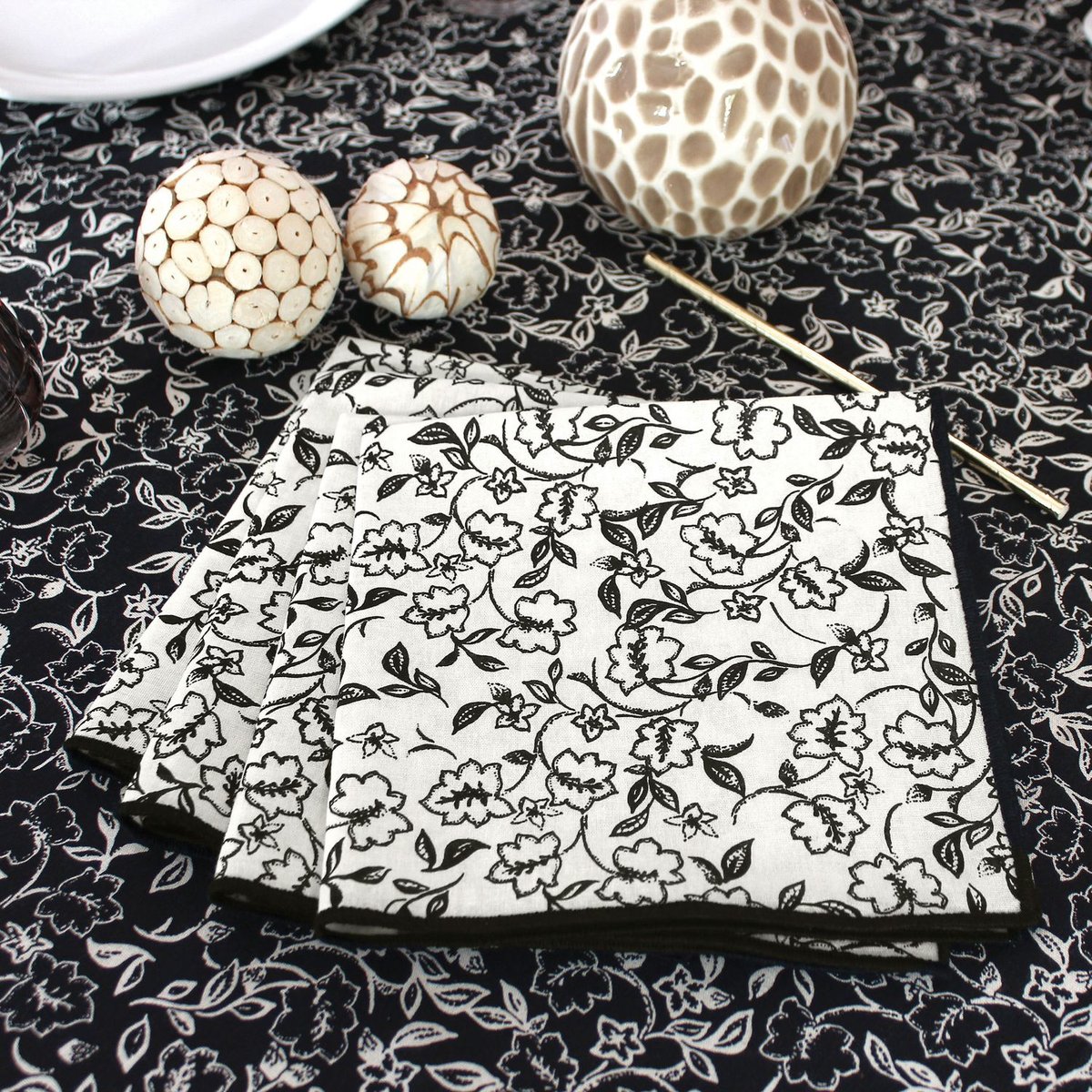Lot de 4 serviettes de table en coton recyclé à motifs LINETTE blanc, TOILINUX