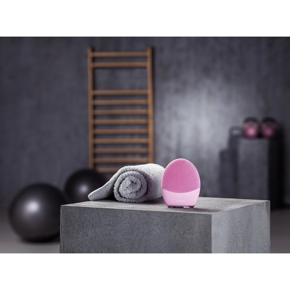 Luna 3 Facial Cleansing and Massaging Brush pink, FOREO