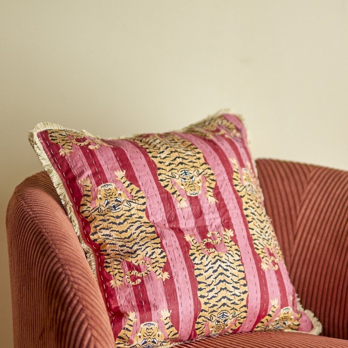 Coussin de salon tigres POIRINO rose, BLOOMINGVILLE