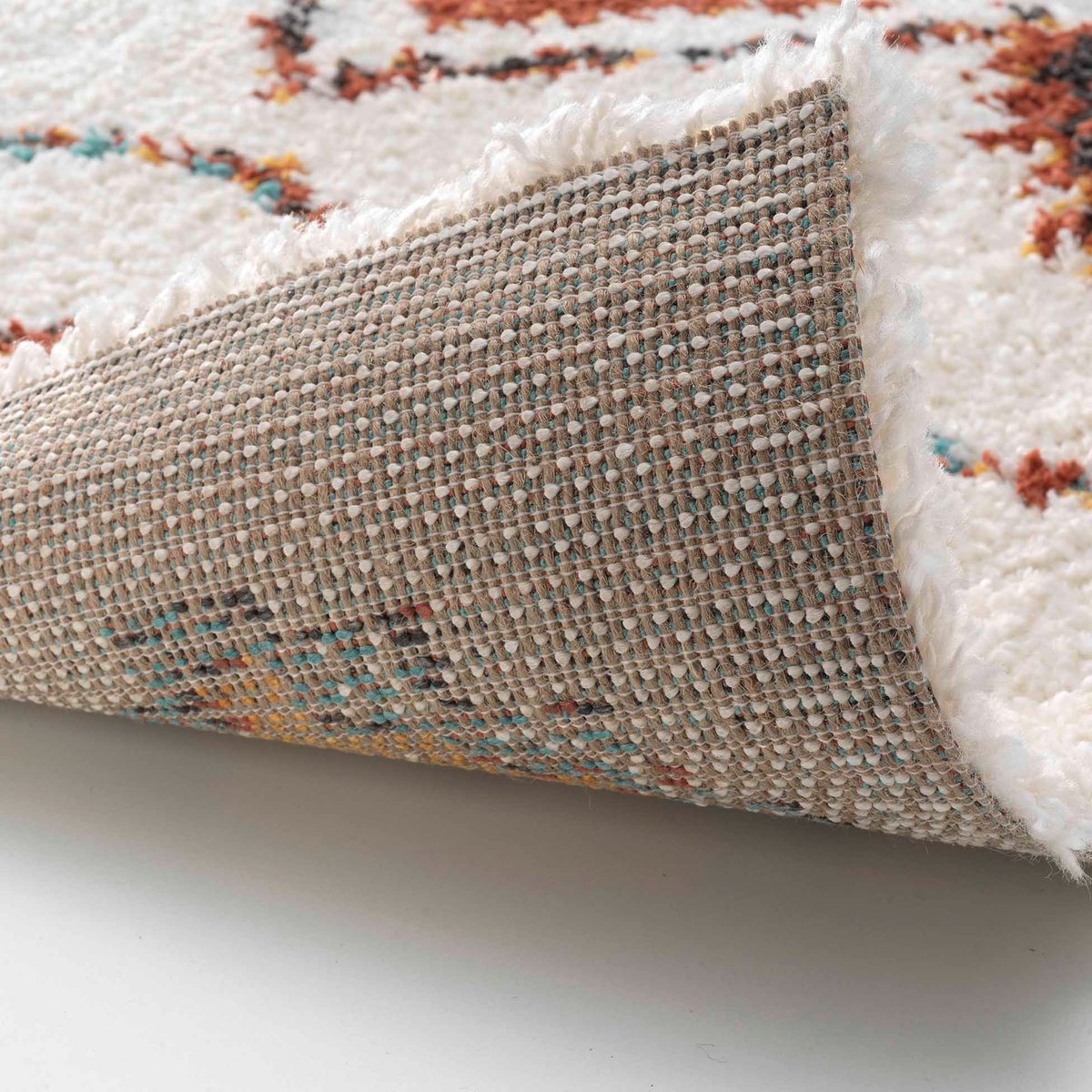 Tapis berbère à motifs géométriques naturel, DOUCEUR D'INTÉRIEUR