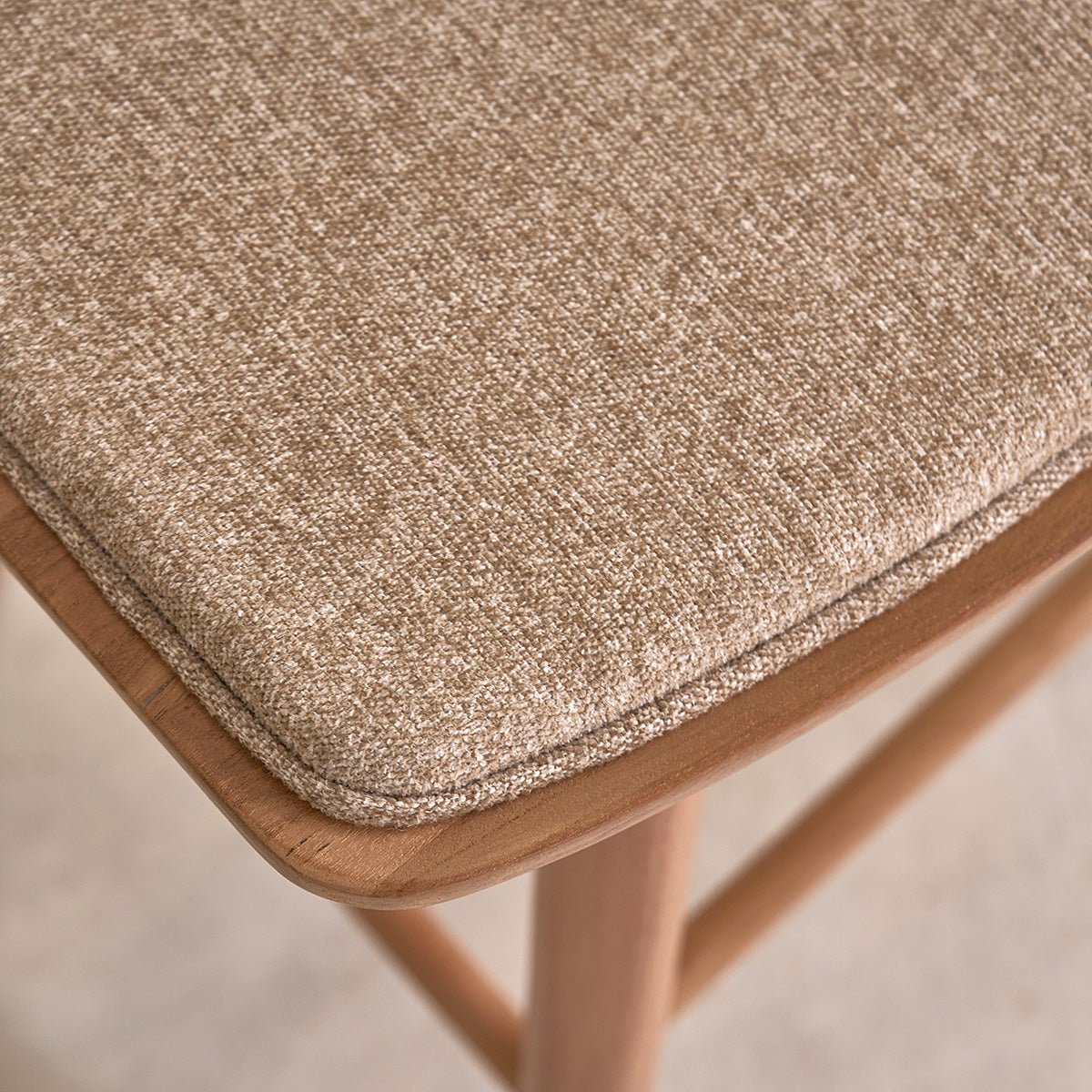 Lot de 2 tabourets en teck massif et velours AMBRE grege, BERAH GETAH