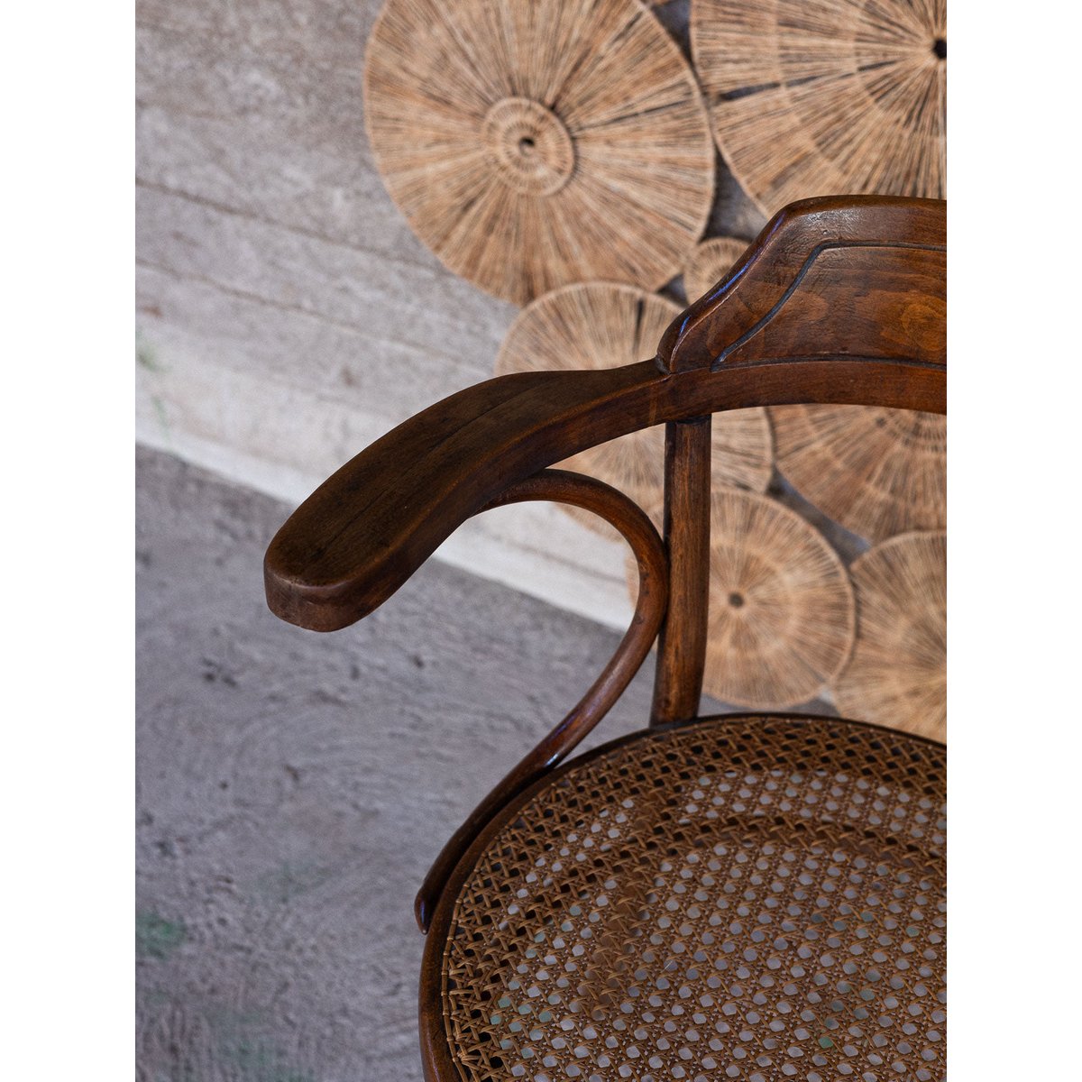 Fauteuil administratif en bois Ernest N°1562 - Bon état bois foncé, DEBONGOUT