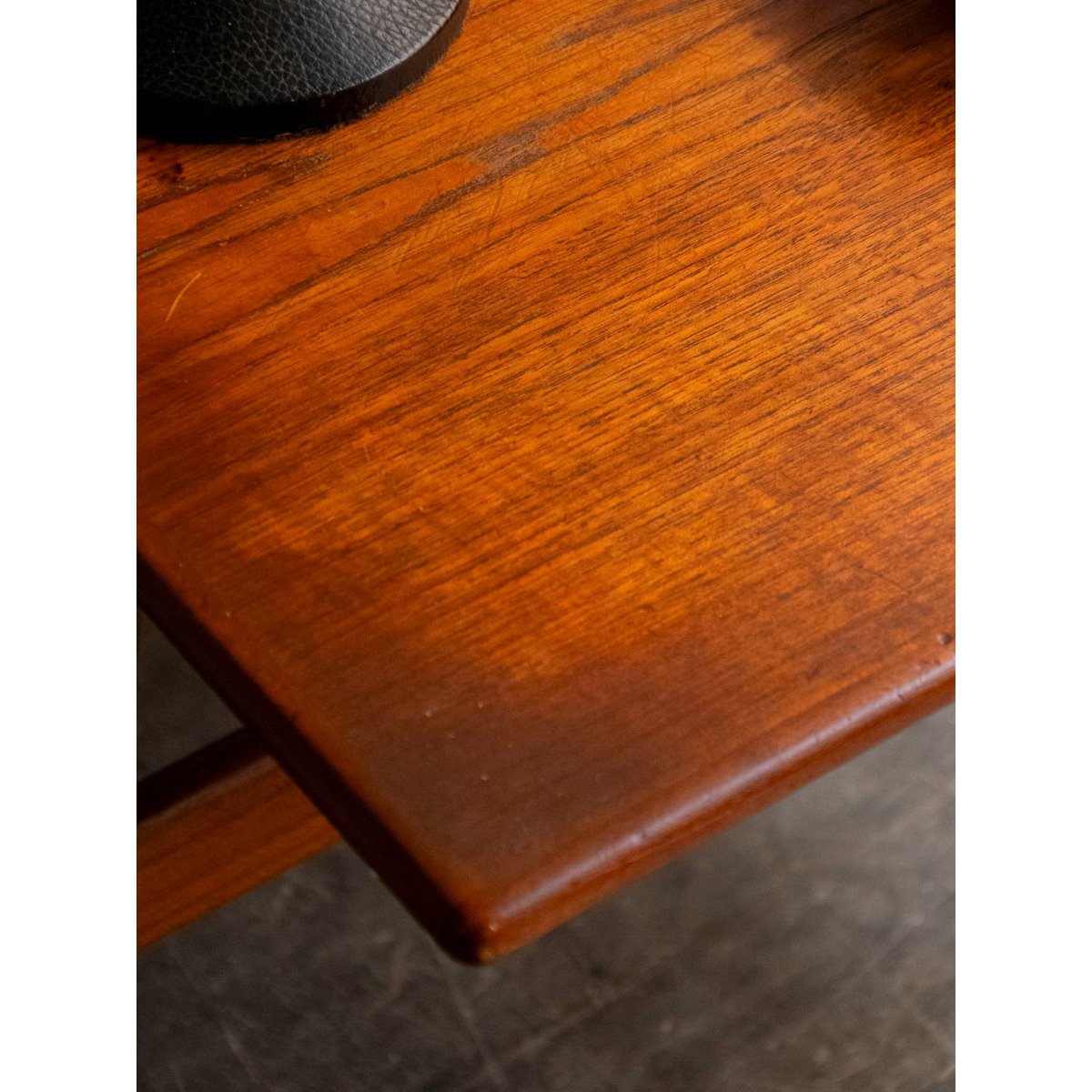 Table basse au style scandinave Donna N°1548 - Bon état bois foncé, DEBONGOUT
