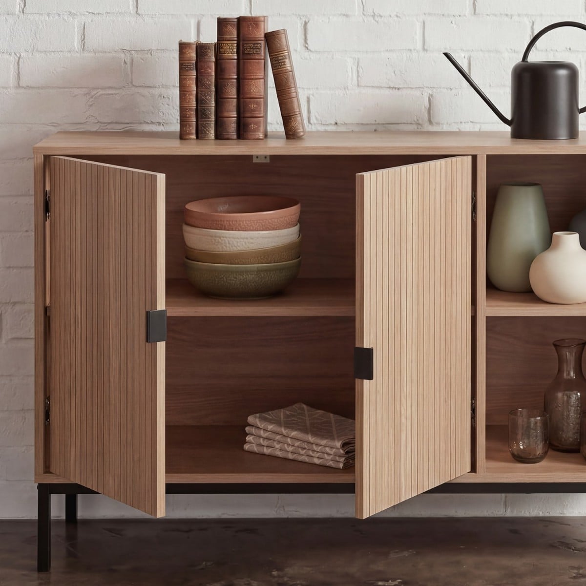 Buffet 2 portes 2 niches ouvertes effet bois rainuré L110 cm - TARA bois clair, CALICOSY