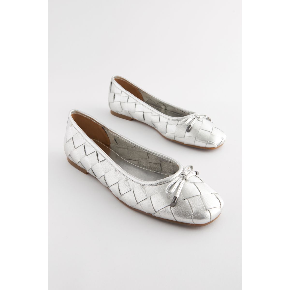 Ballerines tissé bout pointu confortable argent, NEXT