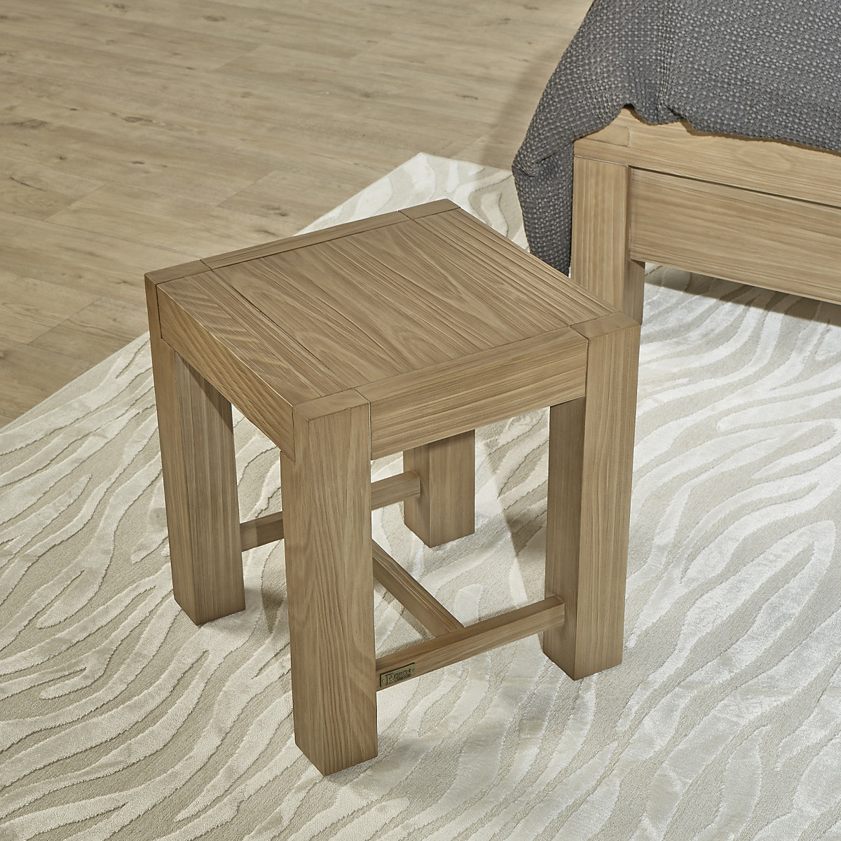 Tabouret style moderne en bois massif MEGÈVE marron, ROBIN DES BOIS