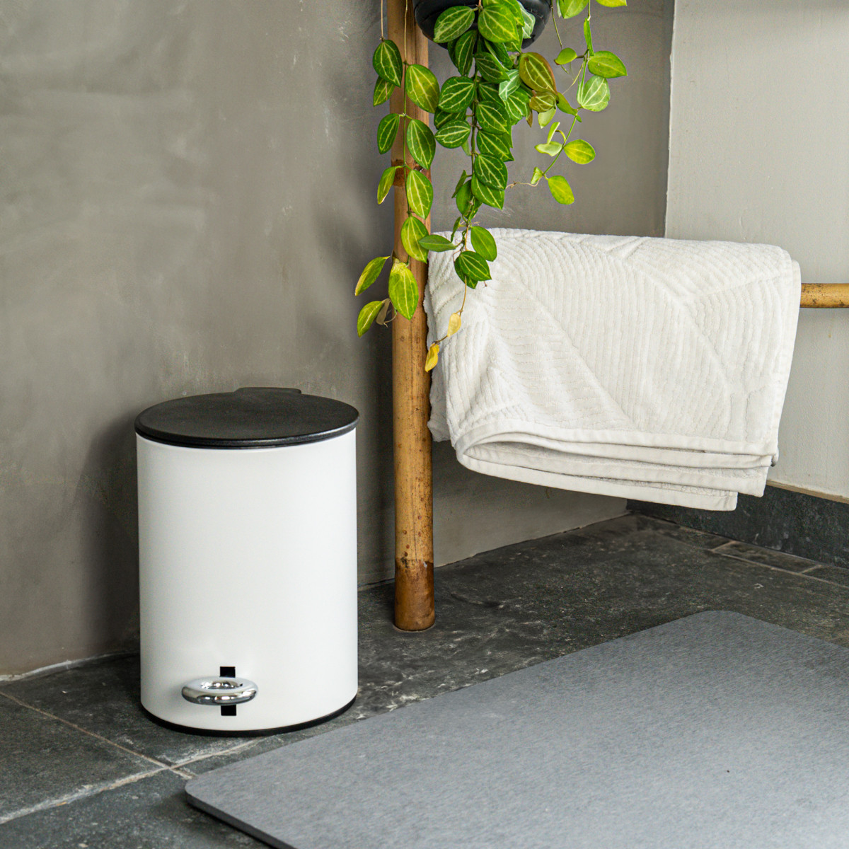 Poubelle salle de bain 3L en métal SCANDI blanc, GUY LEVASSEUR