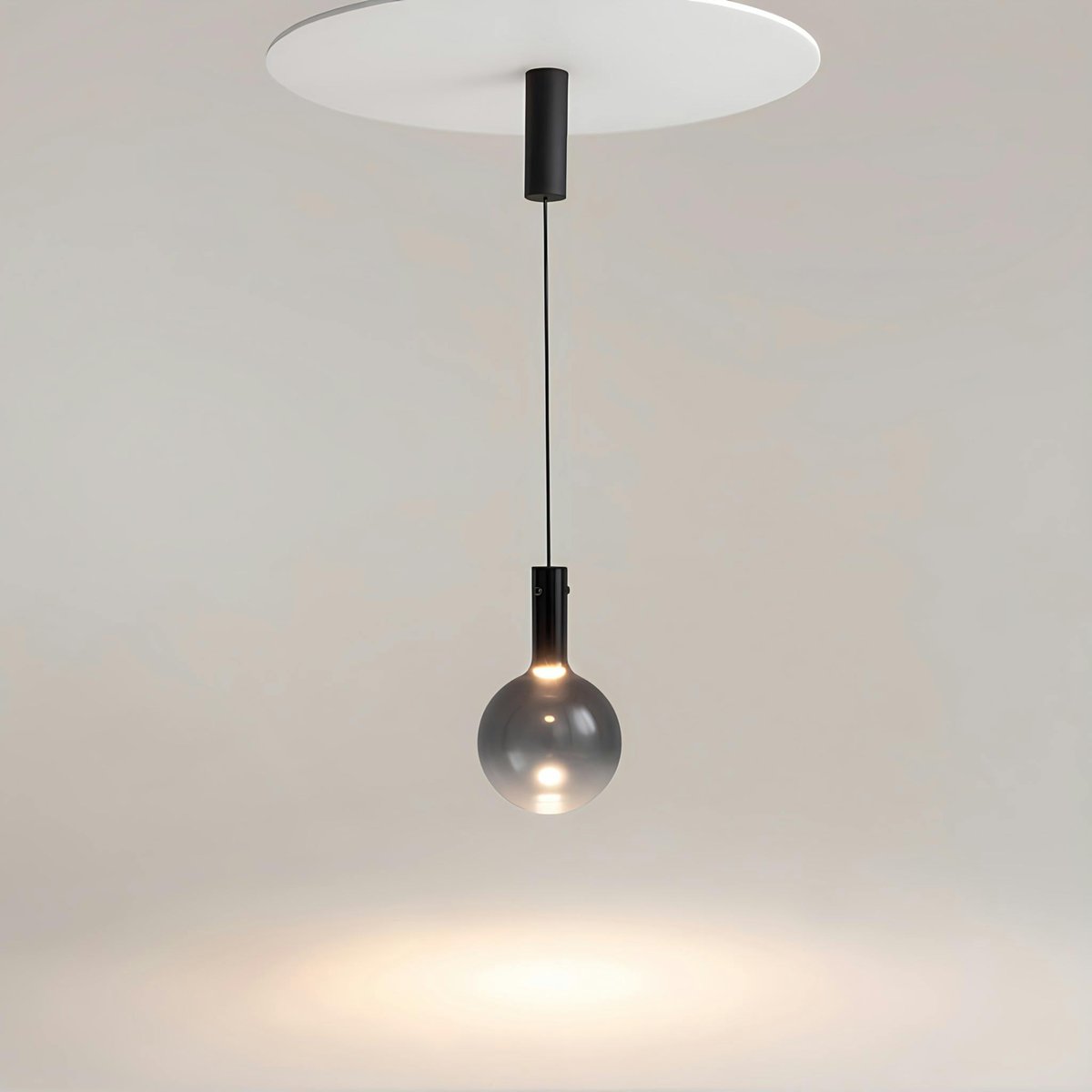 Suspension 1 globe en verre soufflé DELTONA gris, PIER IMPORT