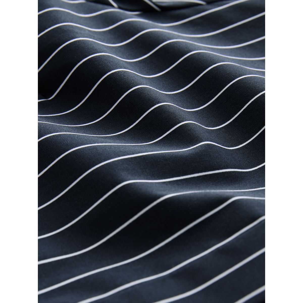 Chemise stretch ajustée à manches longues bleu marine rayé, NEXT