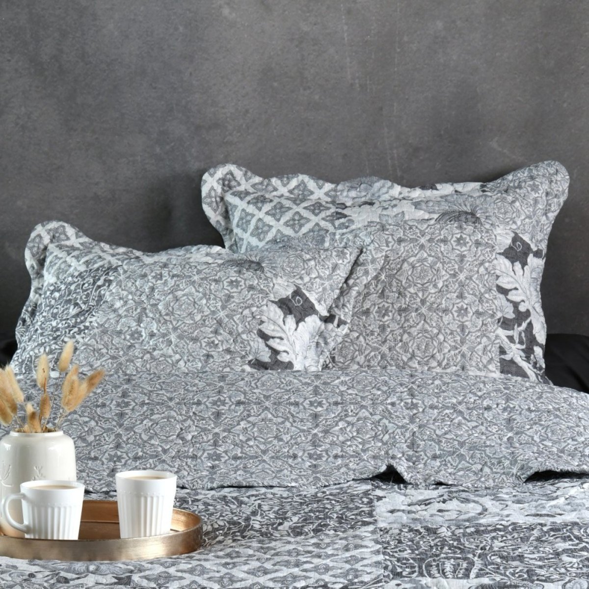 Couvre lit boutis réversible avec 2 taies d'oreiller gris, DECORATIE
