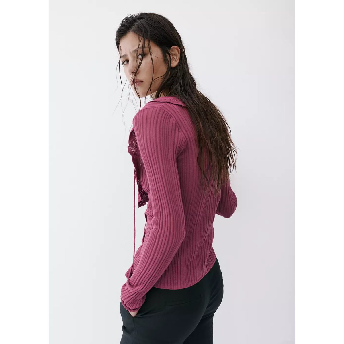 Cardigan en maille texturée avec détail volanté lie de vin, MANGO