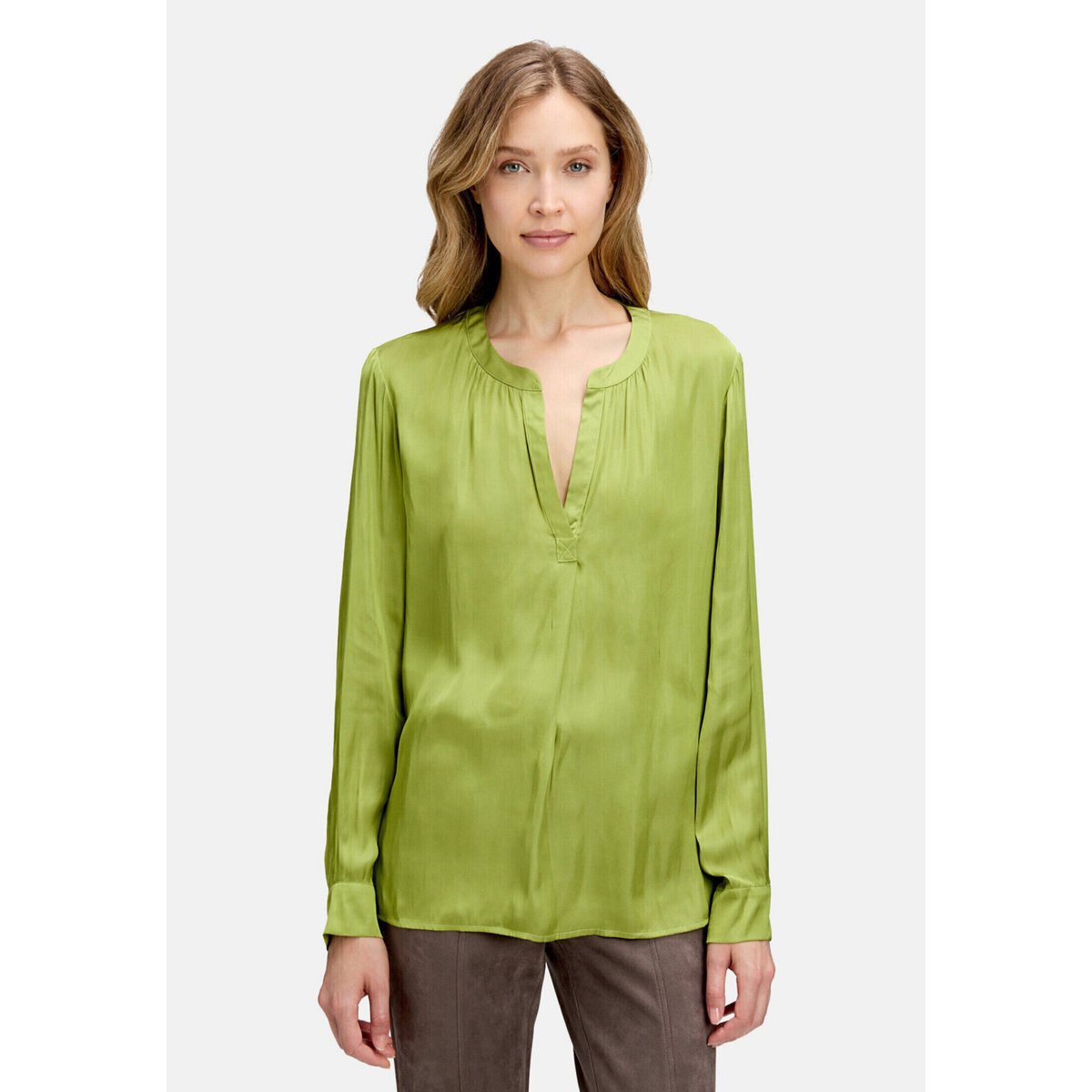Chemisier en satin à manches longues fresh moss, BETTY BARCLAY
