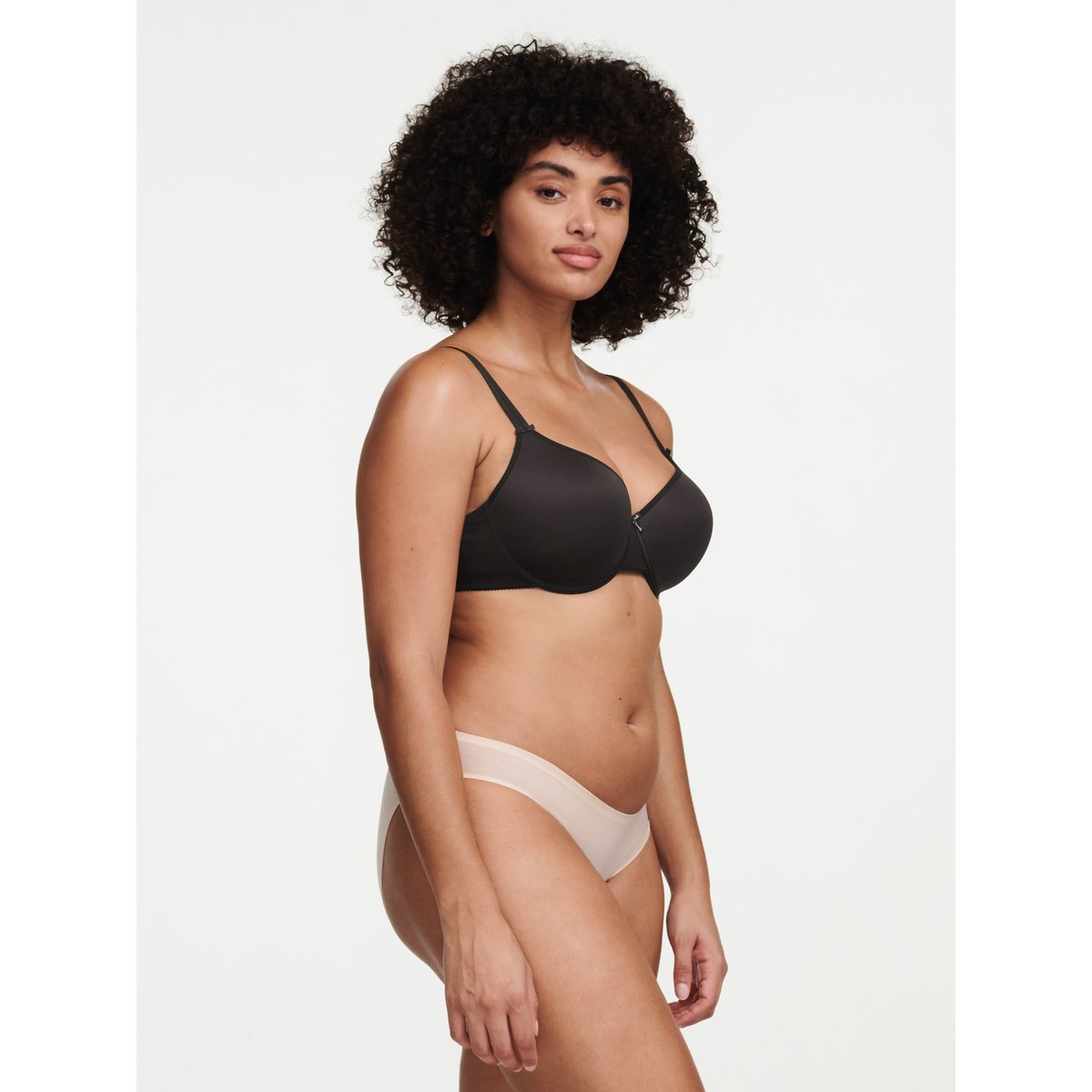 Soutien-gorge mémoire de forme emboîtant BASIC INVISIBLE noir, CHANTELLE