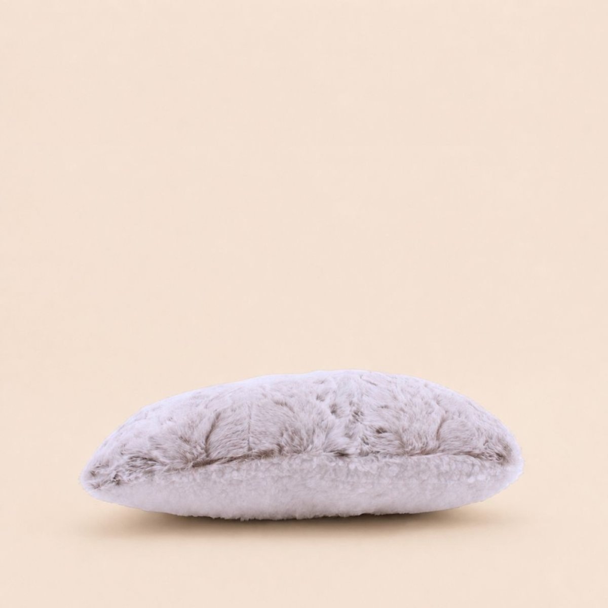 Coussin duvet motif peau de bête 40x40cm beige, ORNAMI