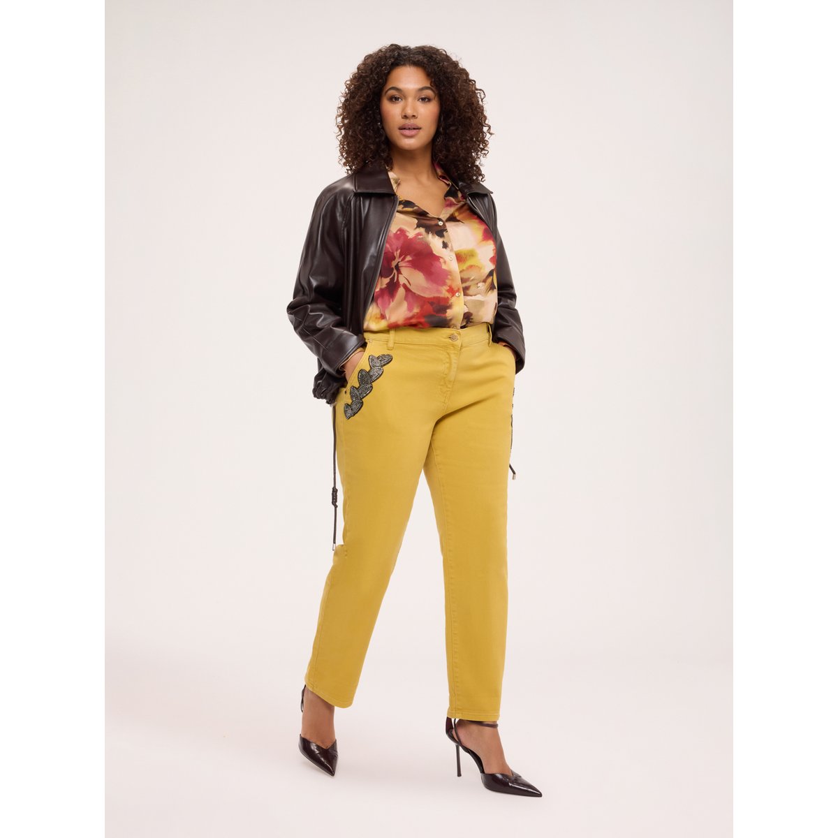 Pantalon chino avec applications jaune, FIORELLA RUBINO