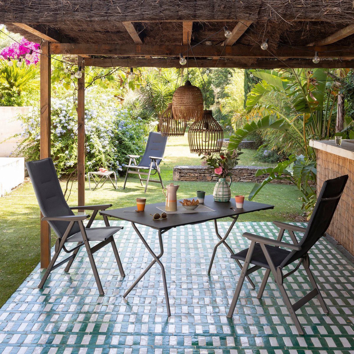 Table pliante 139*79*73cm - ANYTIME gris fusain tube titane, LAFUMA MOBILIER