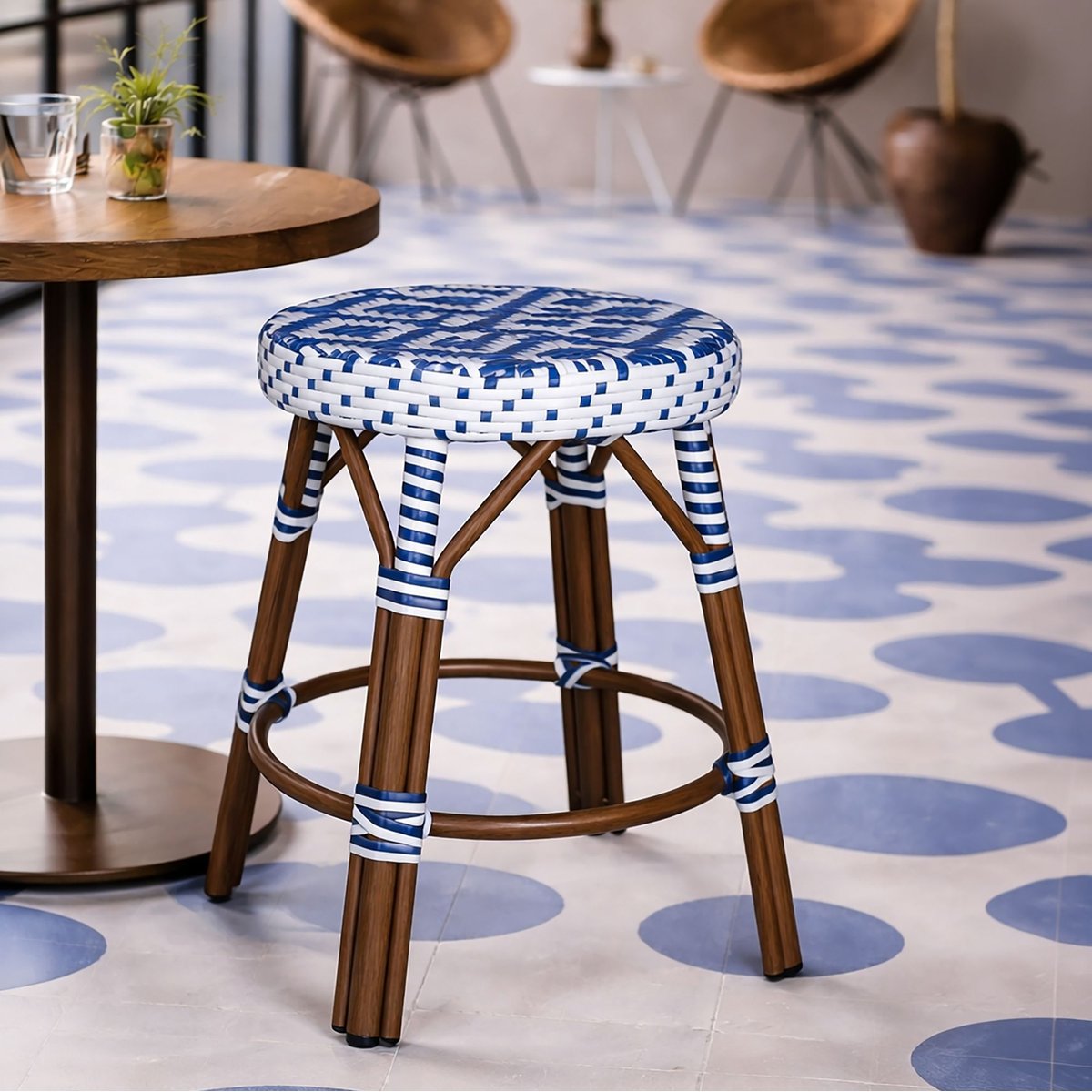 Tabouret bas effet rotin naturel, SCALA bleu, NOW'S HOME