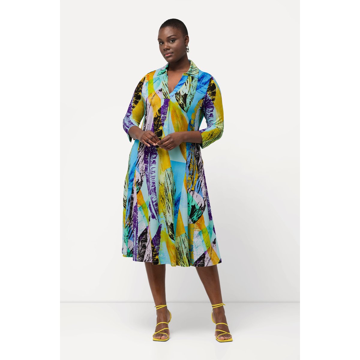 Robe en tissu fluide slinky. Décolleté en V pistache, ULLA POPKEN