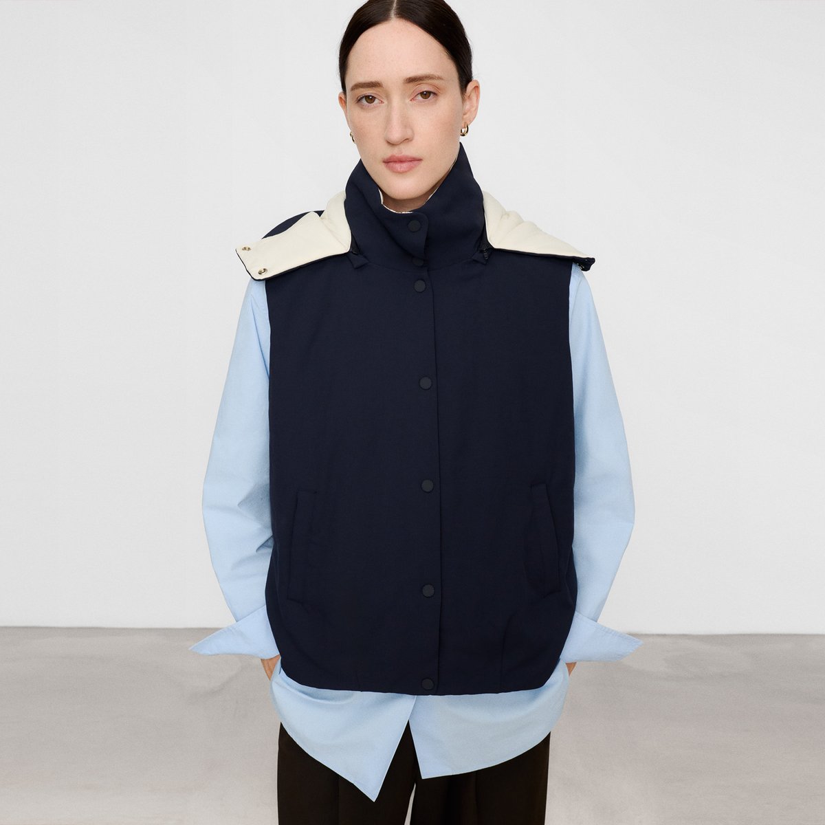 Veste-gilet matelassée réversible à capuche bleu marine, ADOLFO DOMINGUEZ