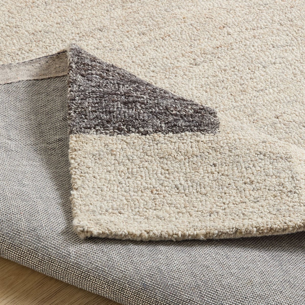 Tapis aux couleurs douces et bordures - NATUR LOOP gris clair, THEKO