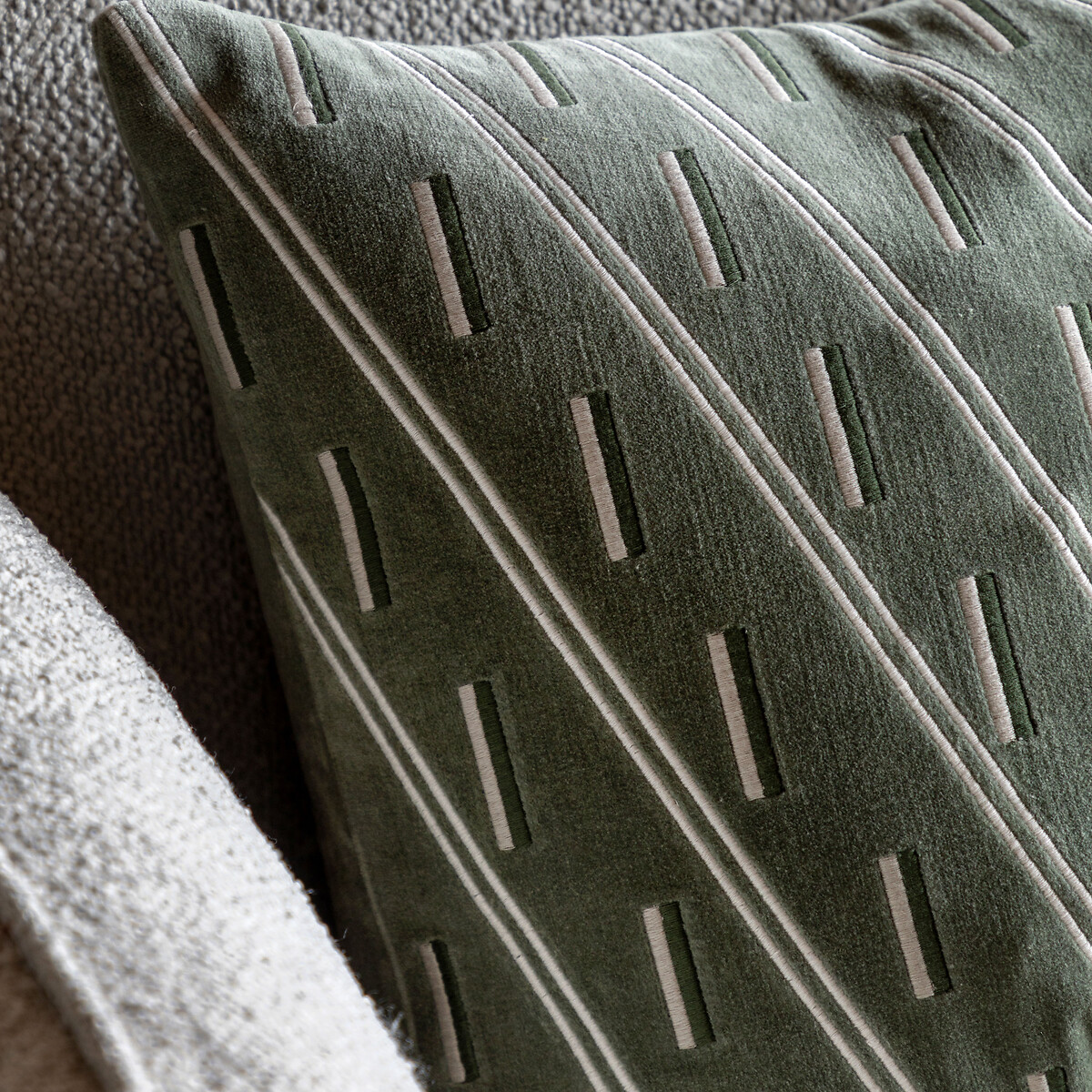 Celeste Velvet Cushion olive, ÉDITÉ