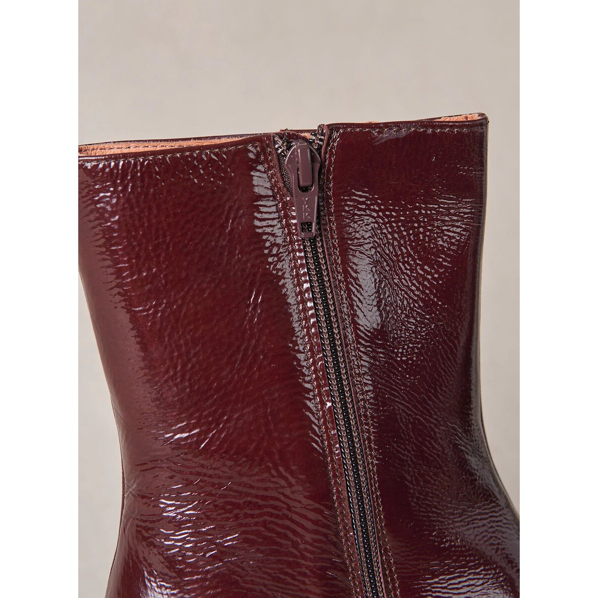 Clara Ankle Boots in Patent Leather brown, PETITE MENDIGOTE