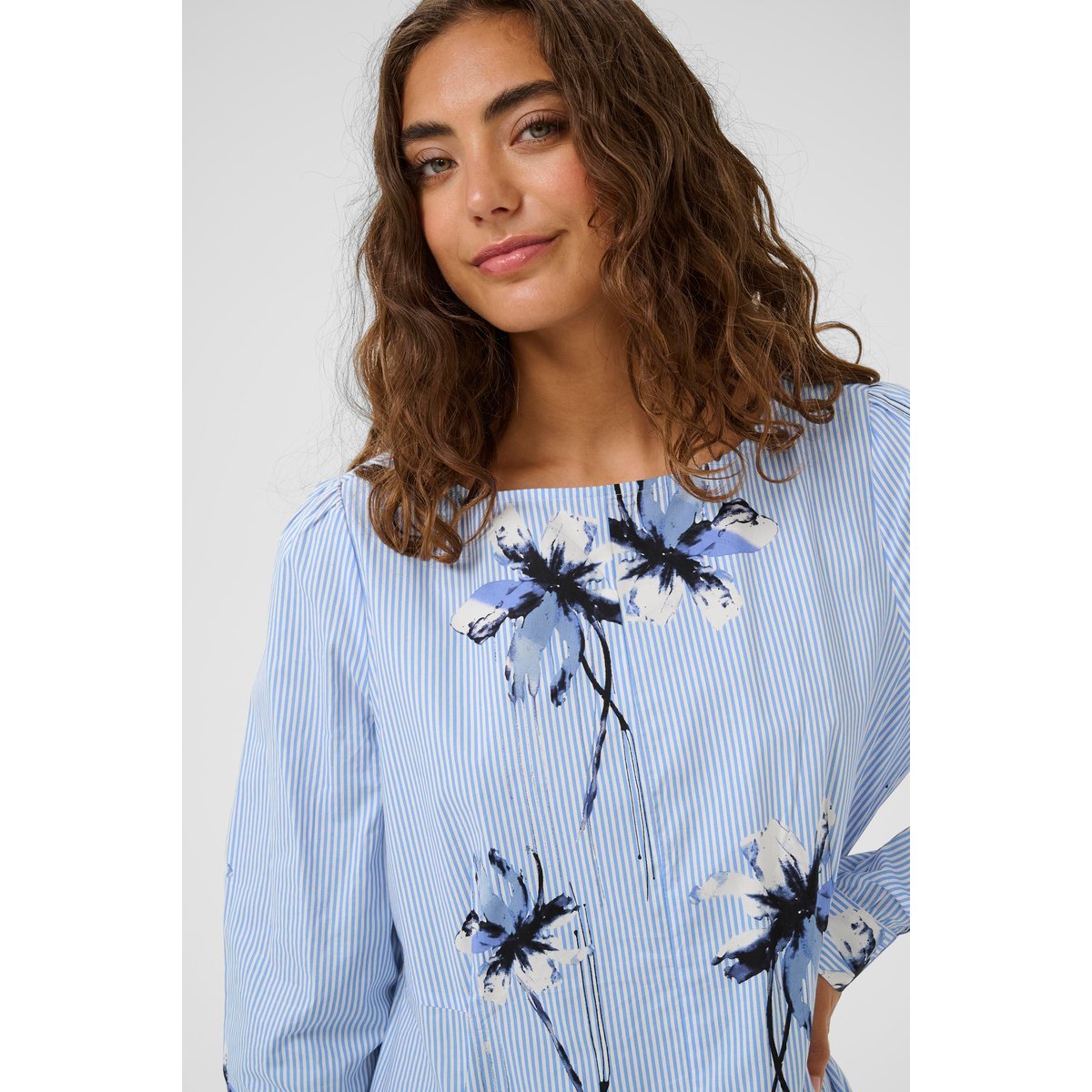 Robe bleu blue flower stripe, CULTURE