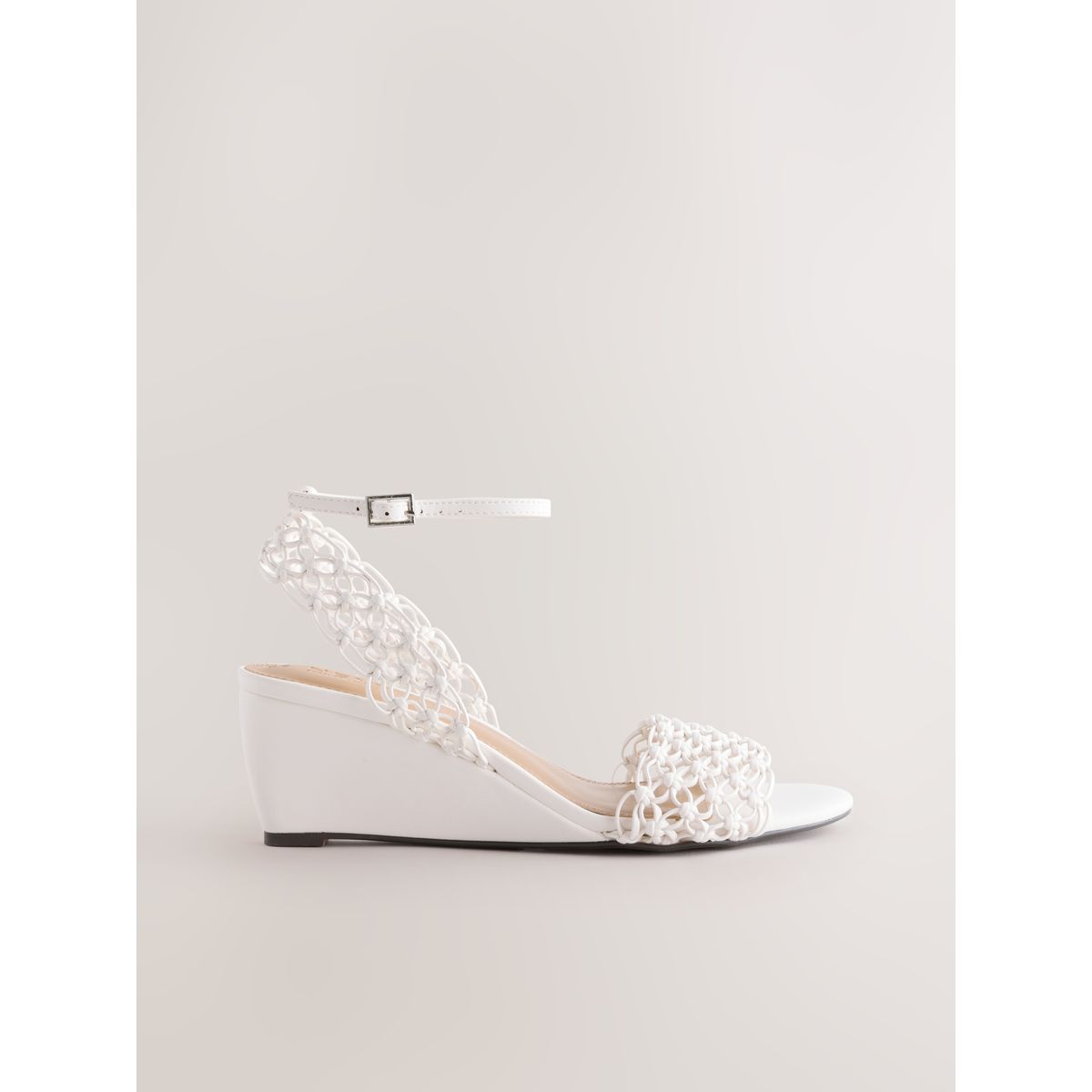 Chaussures compensées et tressées à fleurs blanc, NEXT