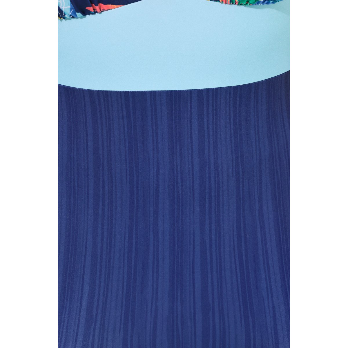 Maillot de bain à bonnets souples. Décolleté marine, ULLA POPKEN