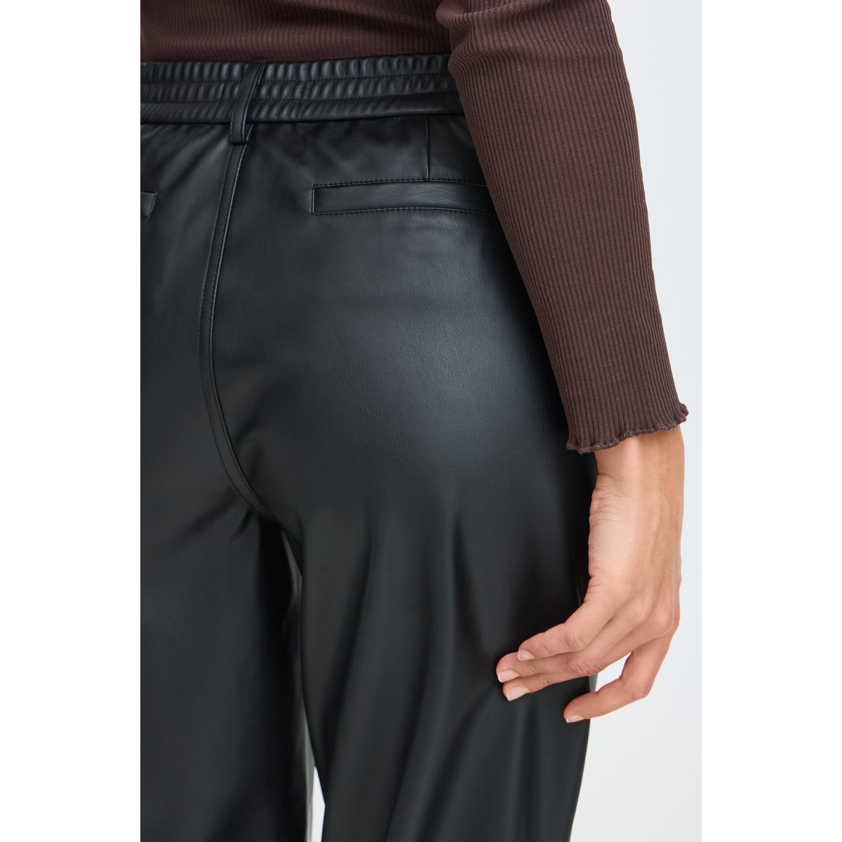 Pantalon imitation cuir, longueur cheville, coupe droite noir, B.YOUNG