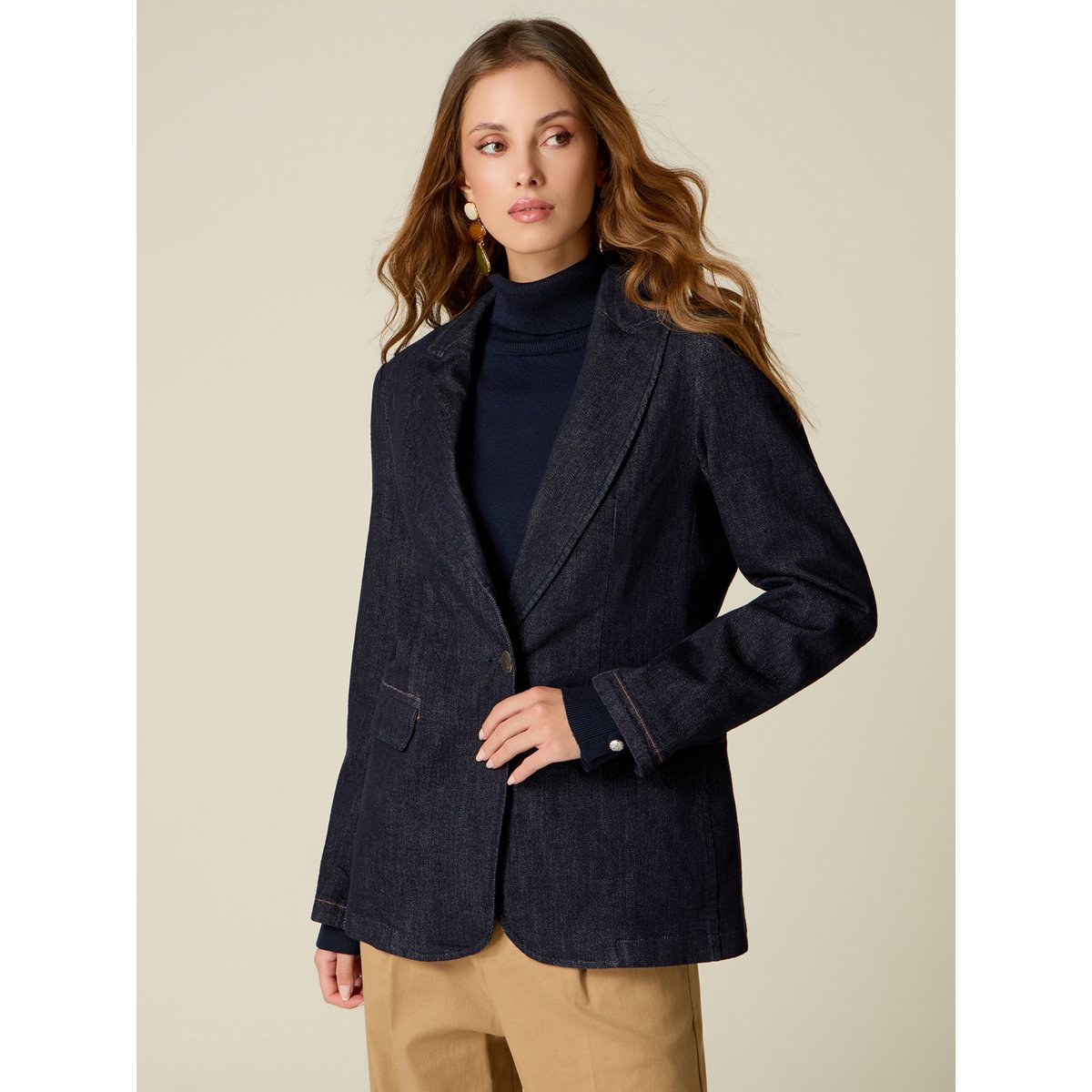 Blazer bleu, OLTRE