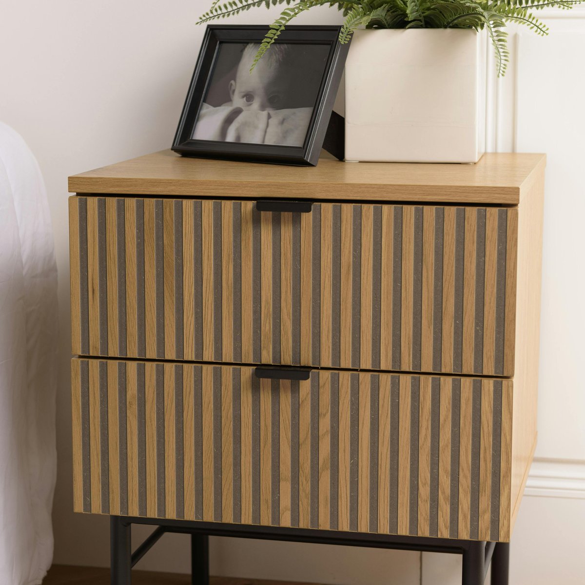 Chevet 2 tiroirs décor effet bois rainuré noir et naturel OLETTA bois naturel, PIER IMPORT
