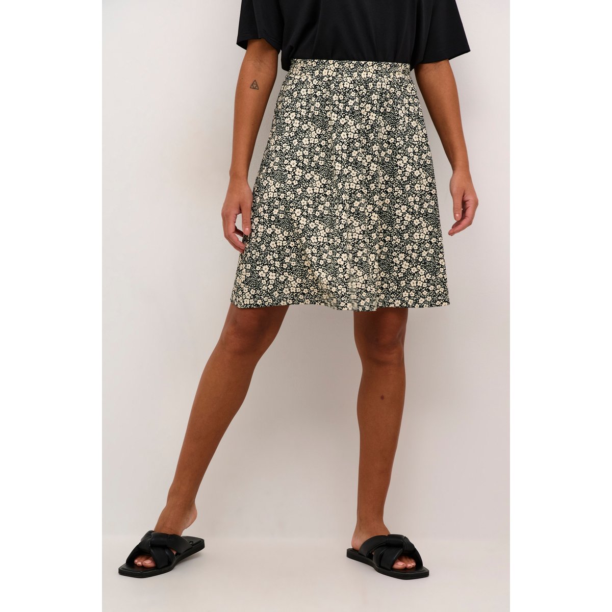 Jupe casual noir/blanc floral, KAFFE
