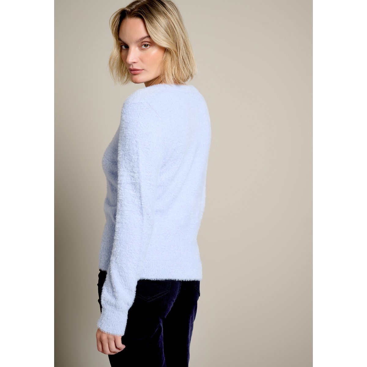 Pull doux à col V bleu clair, LOLALIZA