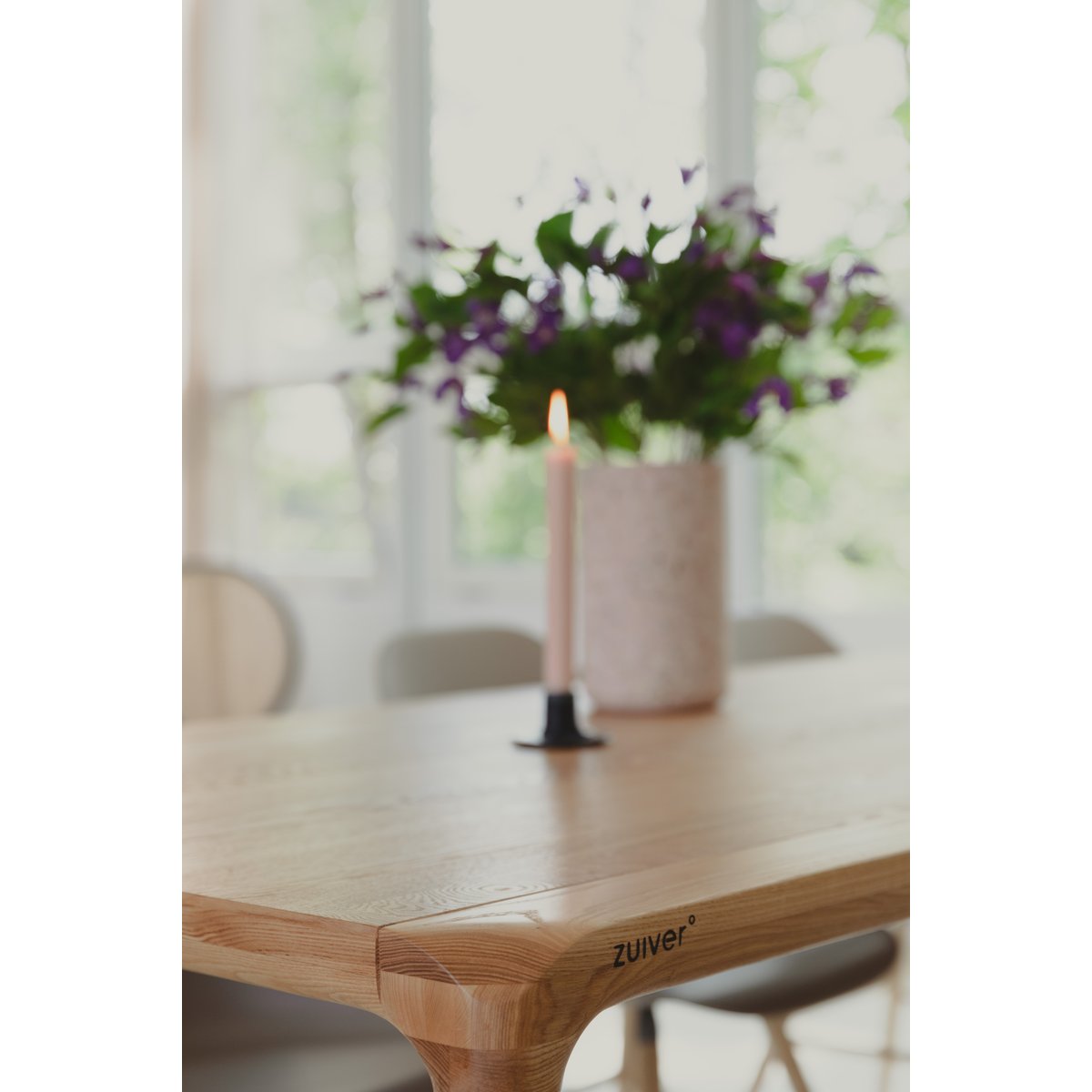 Table à manger 6 personnes aux bords arrondis en bois- STORM bois clair, ZUIVER