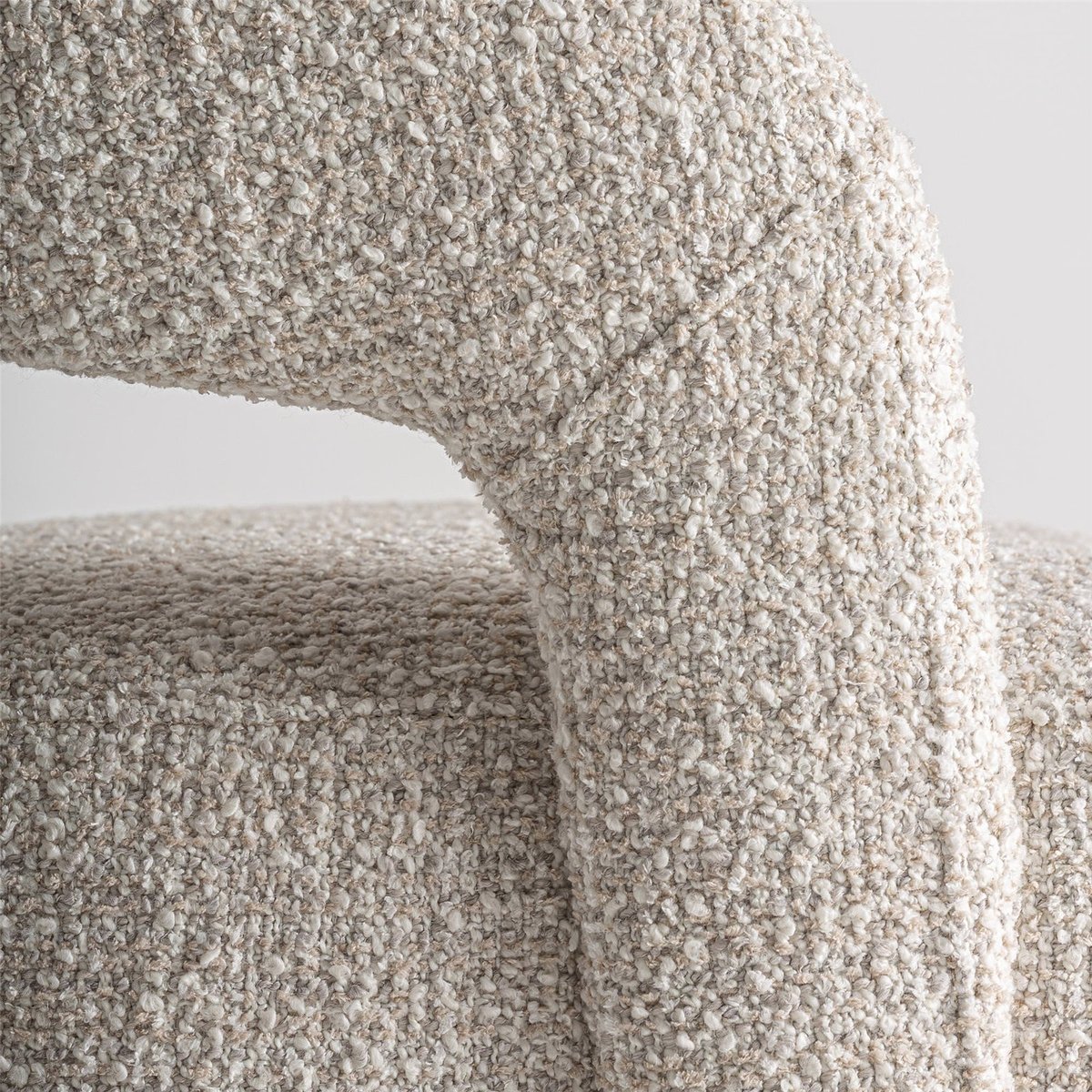 Chaise contemporaine en tissu bouclé crème marbré, RECOLLECTION