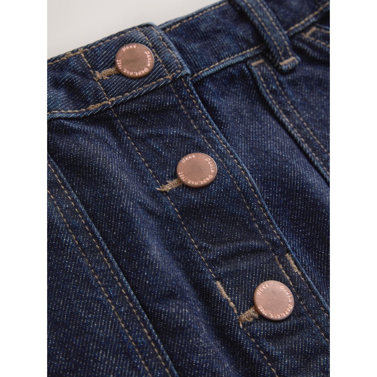 Jupe boutonnée sur le devant dark wash denim, NEXT