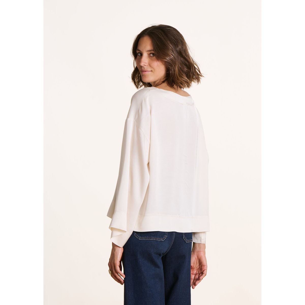 Top ample en satin manches longues blanc casse, LA FEE MARABOUTEE