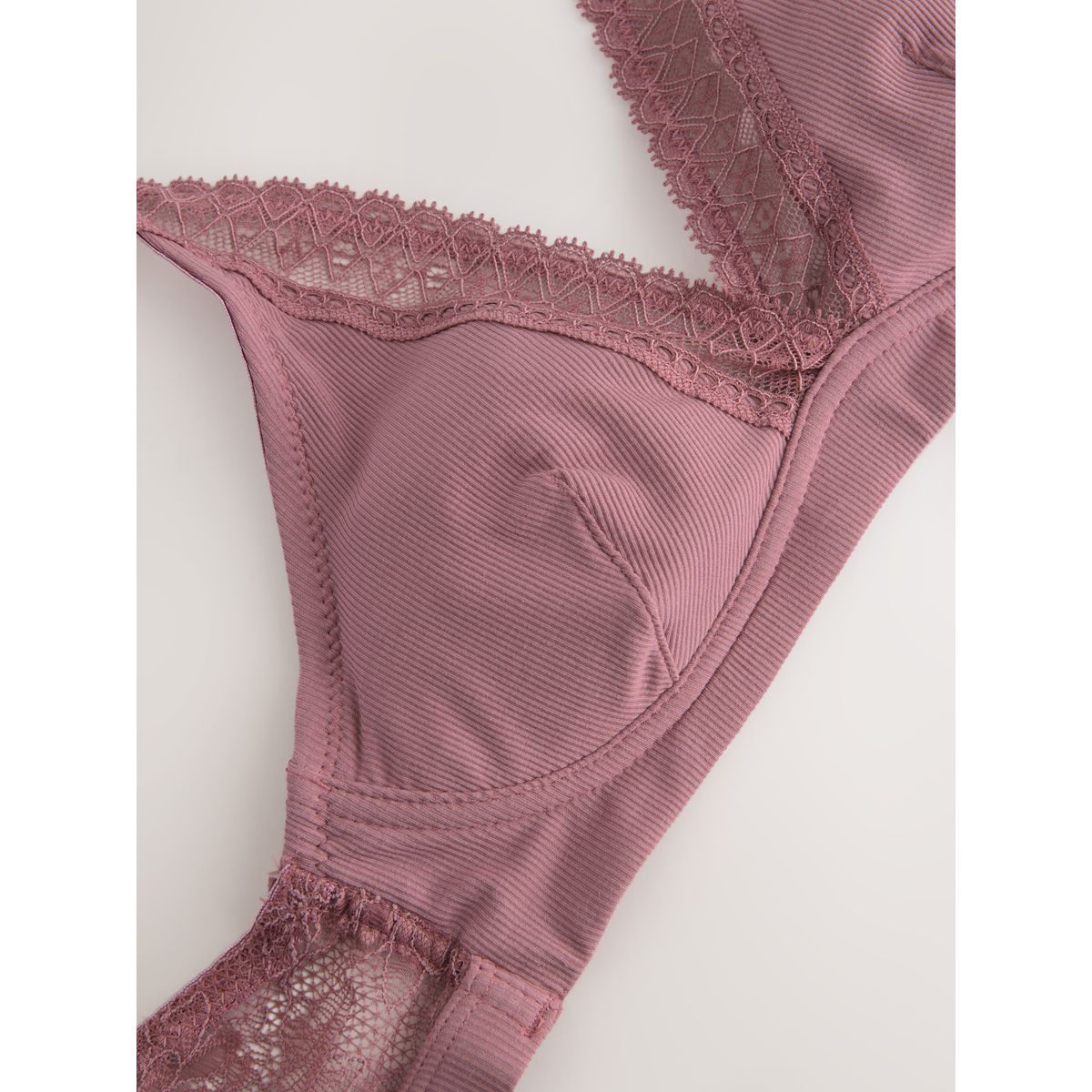 Soutien-gorge confort en dentelle et modal taupe, NEXT