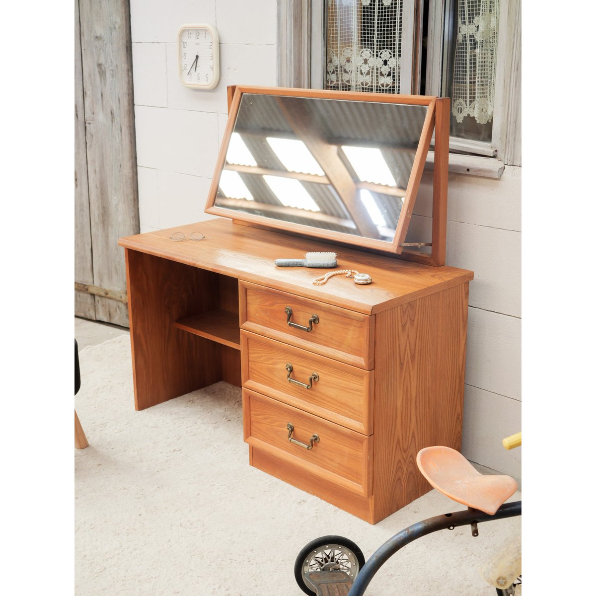 Petite coiffeuse en bois Louise N°352 - Bon état bois clair, DEBONGOUT