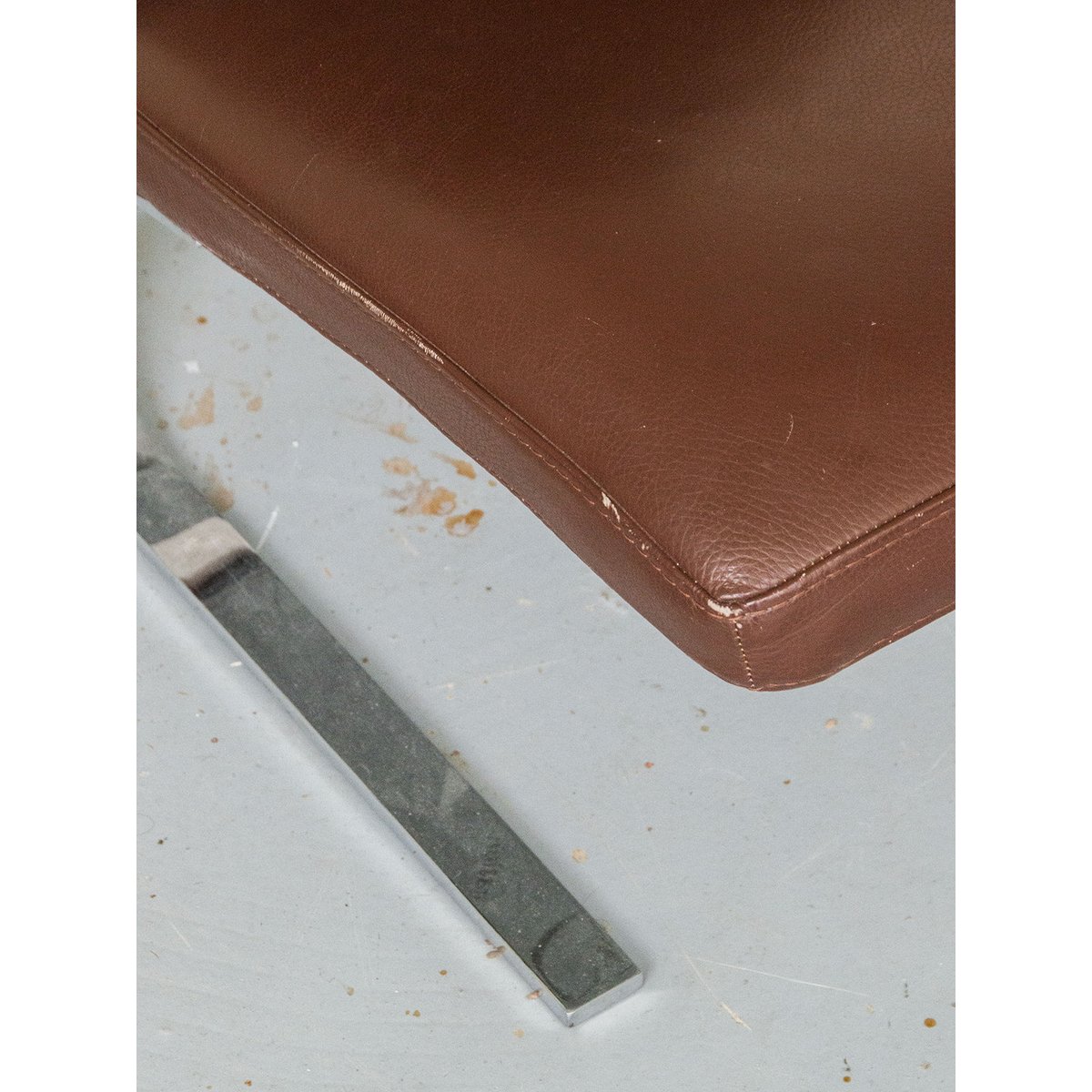 Fauteuil en cuir marron Jakob N°367 - Bon état marron, DEBONGOUT