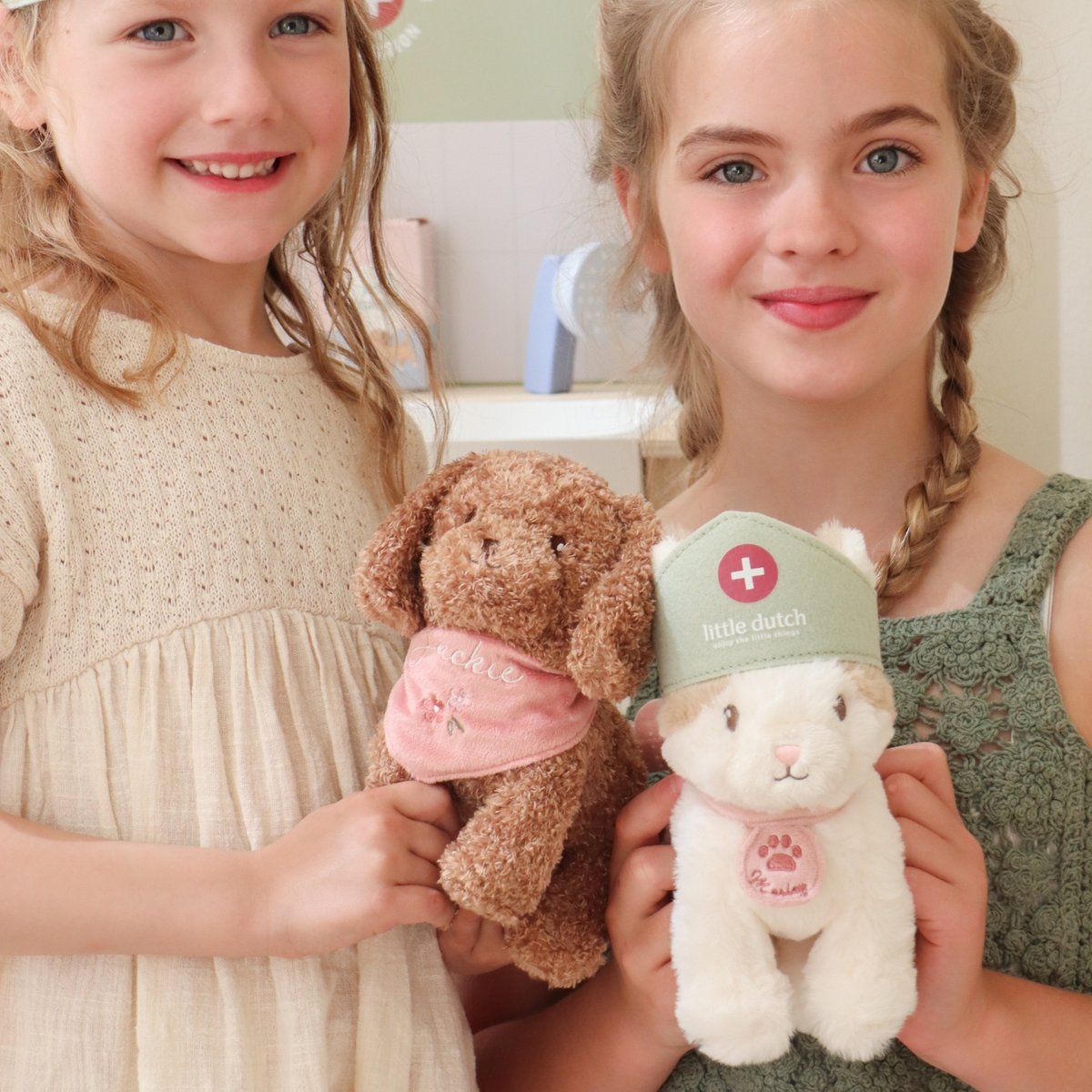 Peluche rose, bleu, marron, LITTLE DUTCH