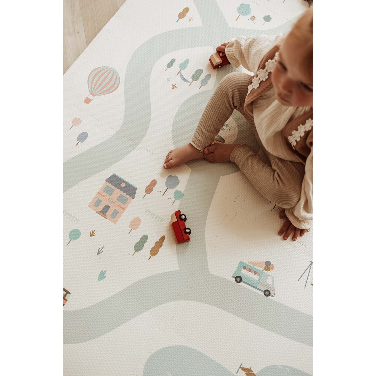 play&go - tapis puzzel, boîte de rangement & mini maison - village multicolor, PLAY ET GO